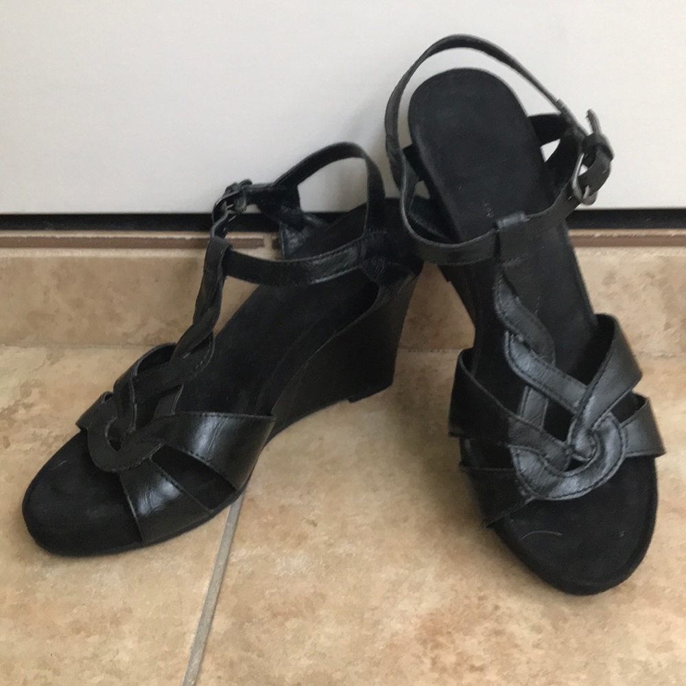 Black Wedges